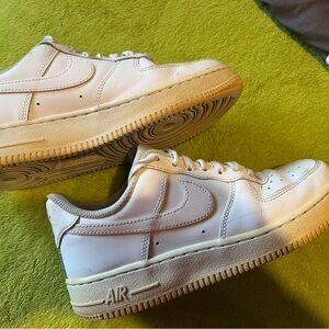 Nike Air Force 1 '07
Women’s Shoes size 6.5 very good condition $12.00